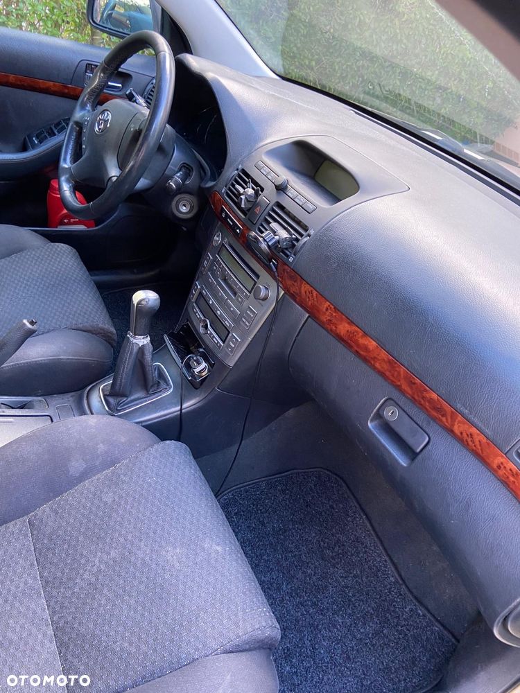 Toyota Avensis 1.8 VVT-i Terra - 3