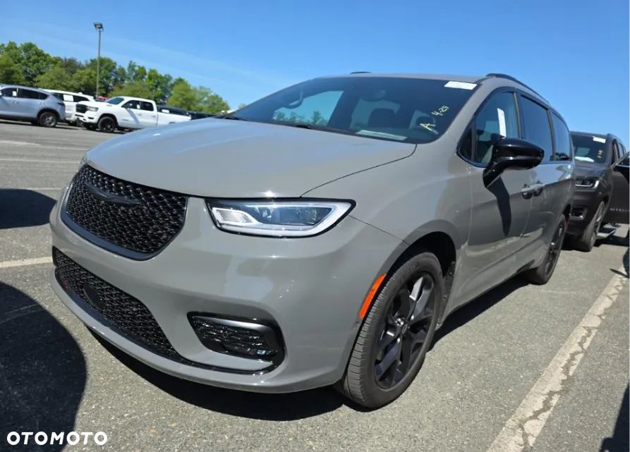 Chrysler Pacifica - 1