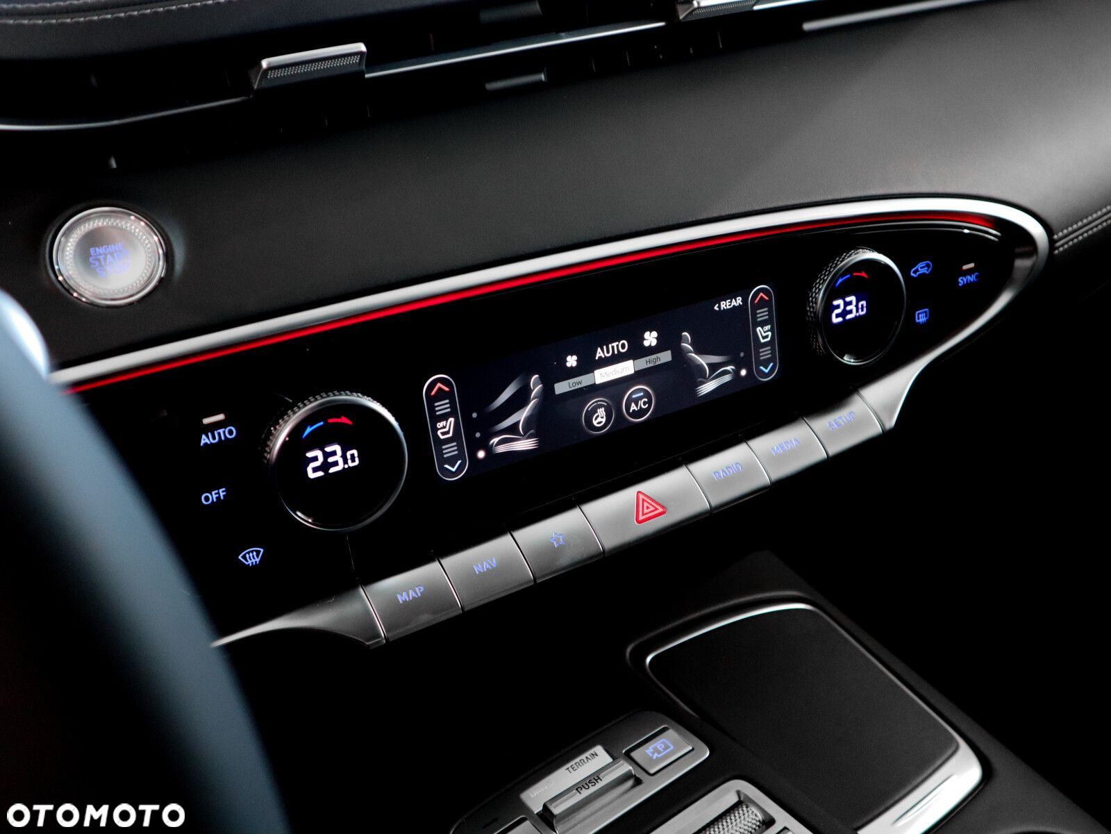 Genesis GV70 2.5T AWD AT8 Luxury Line - 36