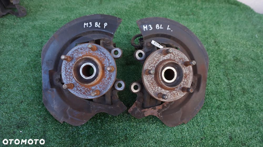 Mazda 3 BL 2.2D R2AA zwrotnica piasta czujnik ABS  prawa - 1