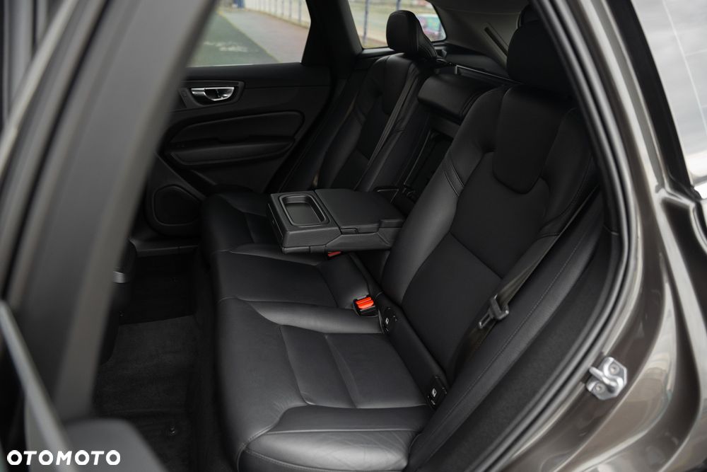 Volvo XC 60 D3 Momentum - 35