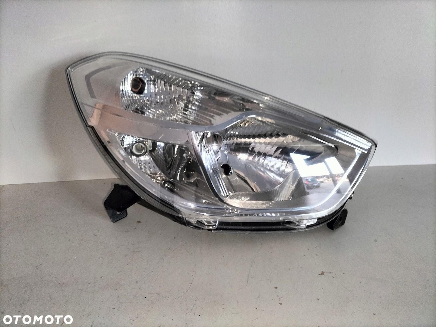 Lampa przednia reflektor prawa DACIA LODGY DOKKER 12- - 1
