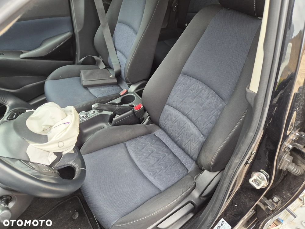 Mazda 2 - 6