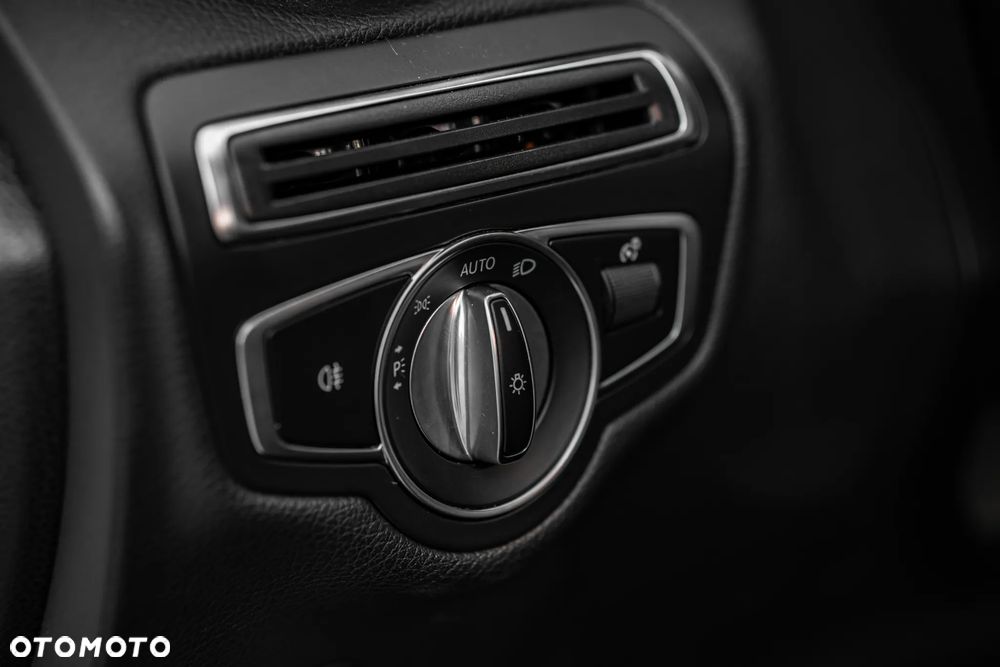 Mercedes-Benz Klasa C 300 4MATIC 9G-TRONIC - 17