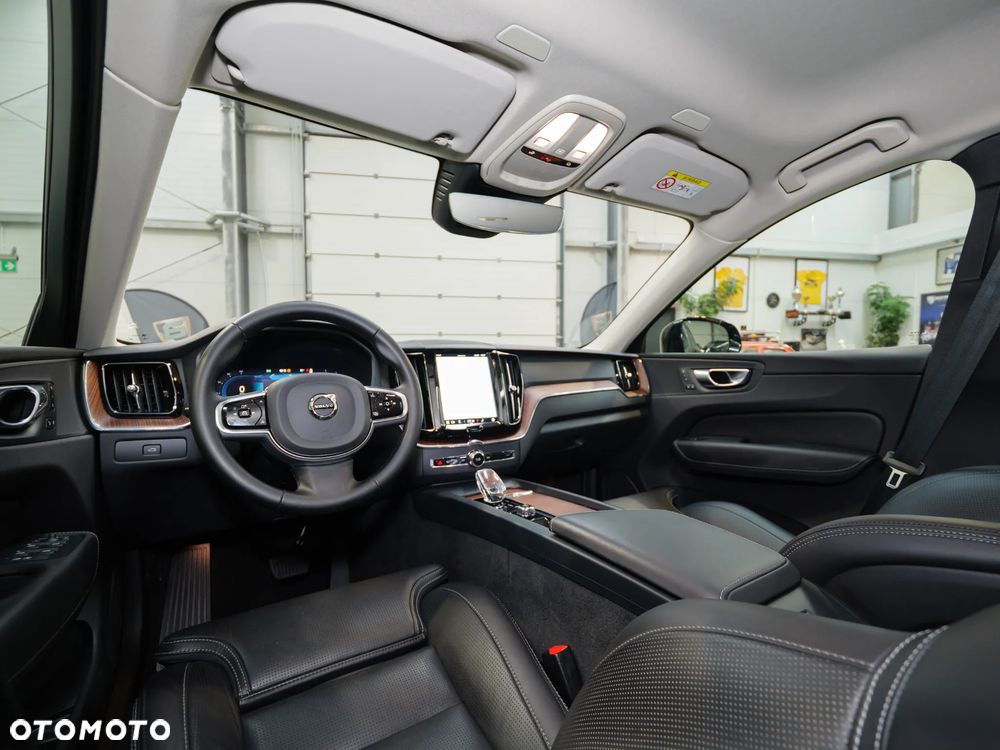 Volvo XC 60 B4 D AWD Plus Dark - 16