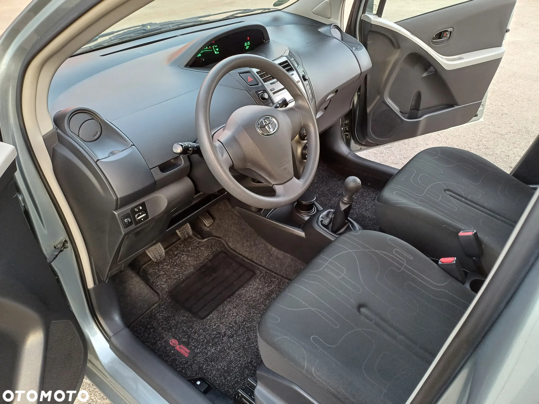 Toyota Yaris 1.0 VVT-i - 12