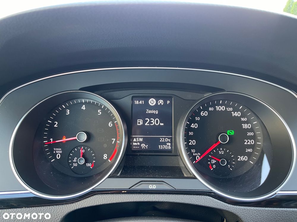 Volkswagen Passat - 32