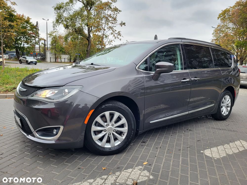 Chrysler Pacifica - 3