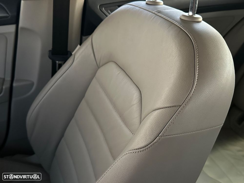 VW Golf 1.6 TDi Highline DSG - 23