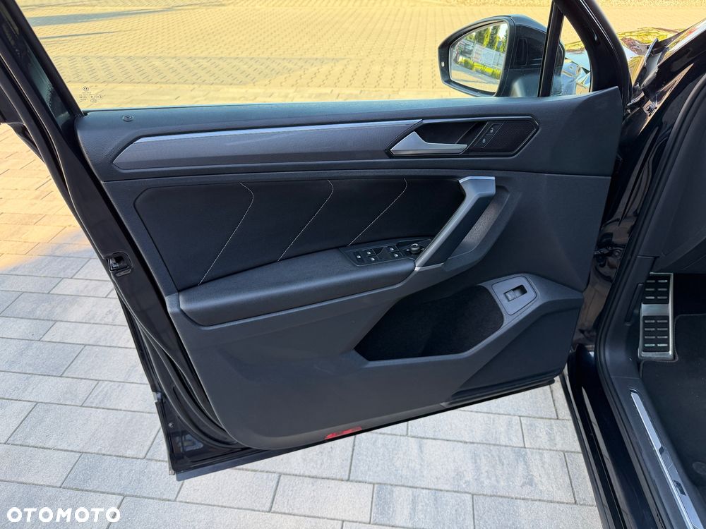 Volkswagen Tiguan 2.0 TDI SCR 4MotION DSG R-Line - 24