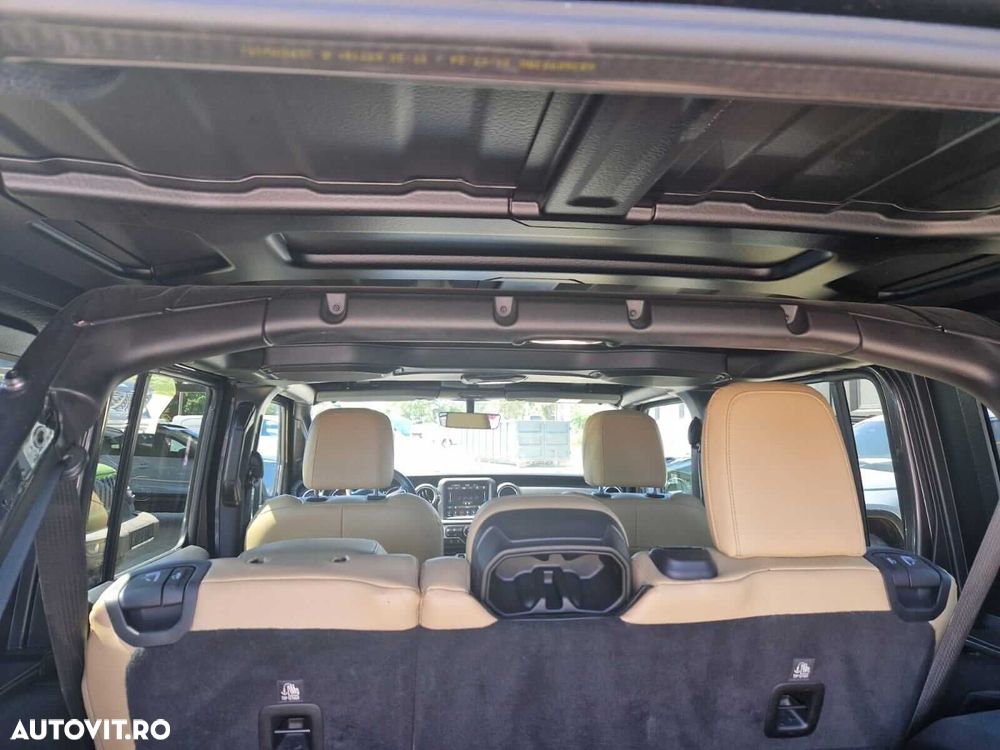 Jeep Wrangler - 12