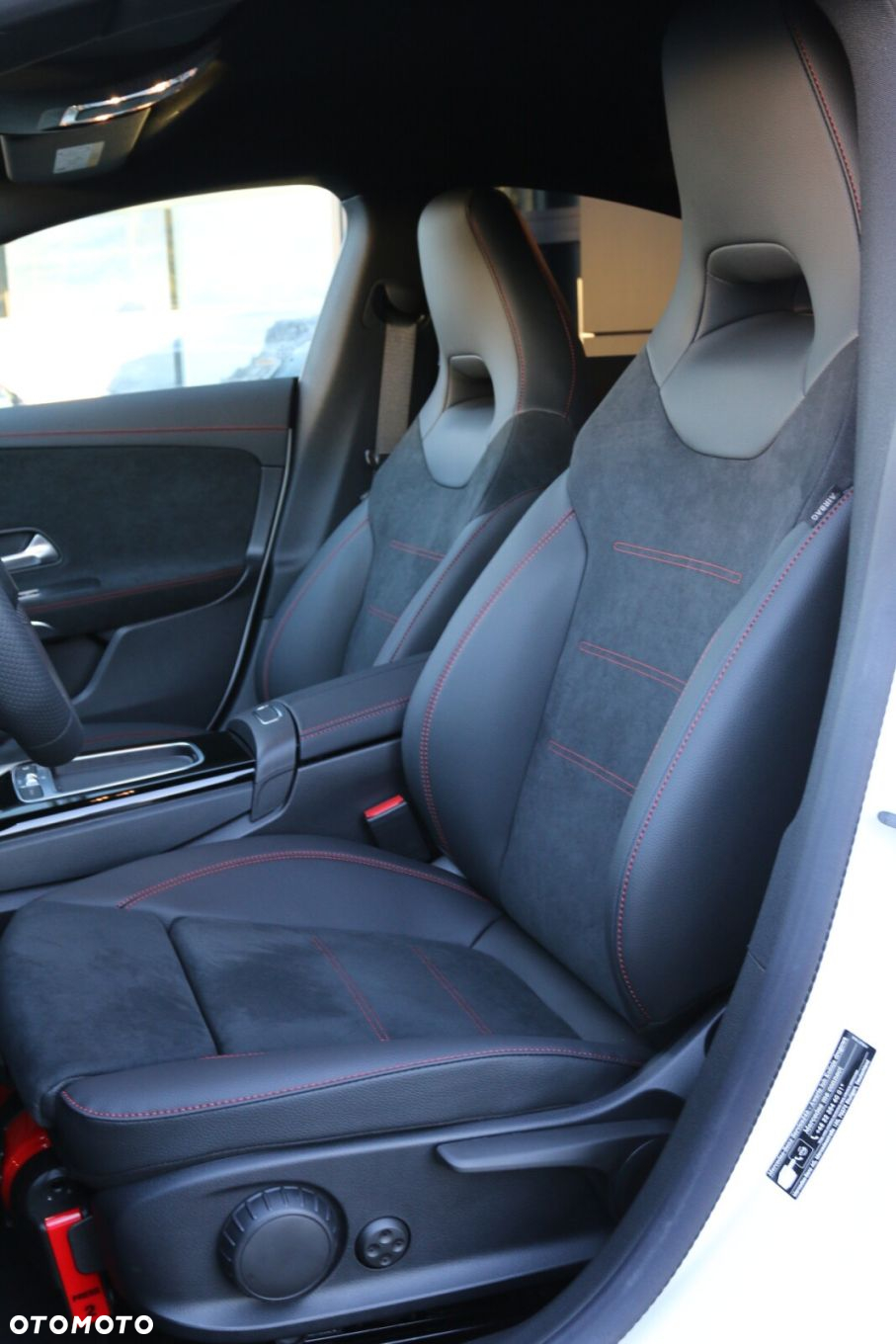 Mercedes-Benz CLA 220 4-Matic AMG Line 7G-DCT - 19