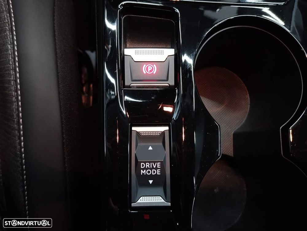 Peugeot 208 1.2 Hybrid Allure e-DCS6 - 36