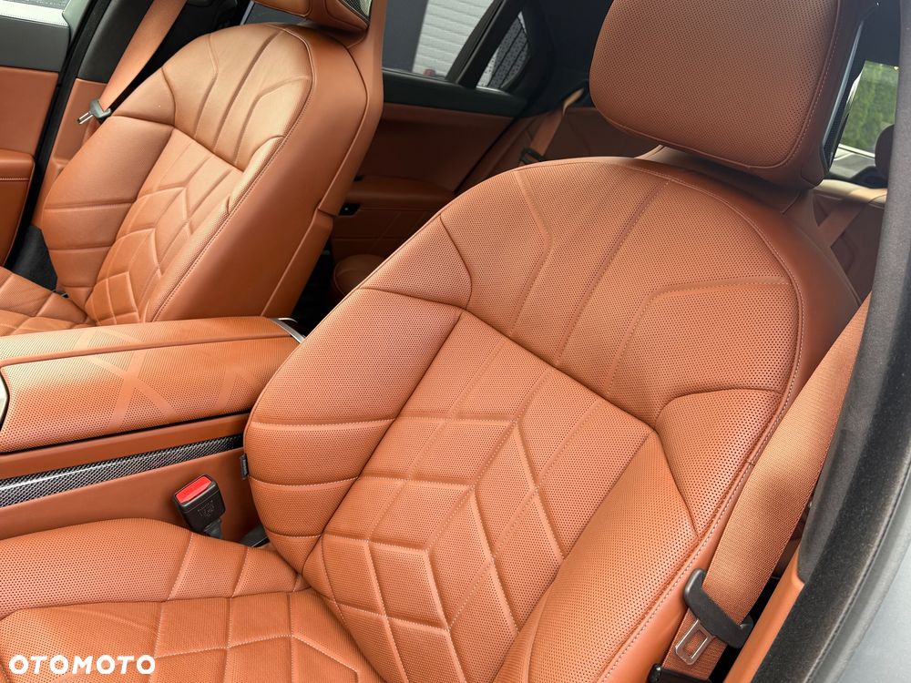 BMW Seria 7 M760e PHEV xDrive Individual Edition sport - 35