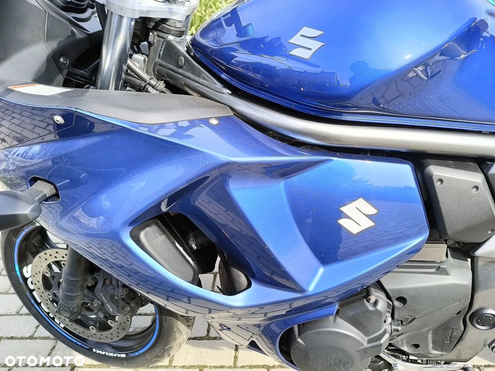 Suzuki GSX - 11