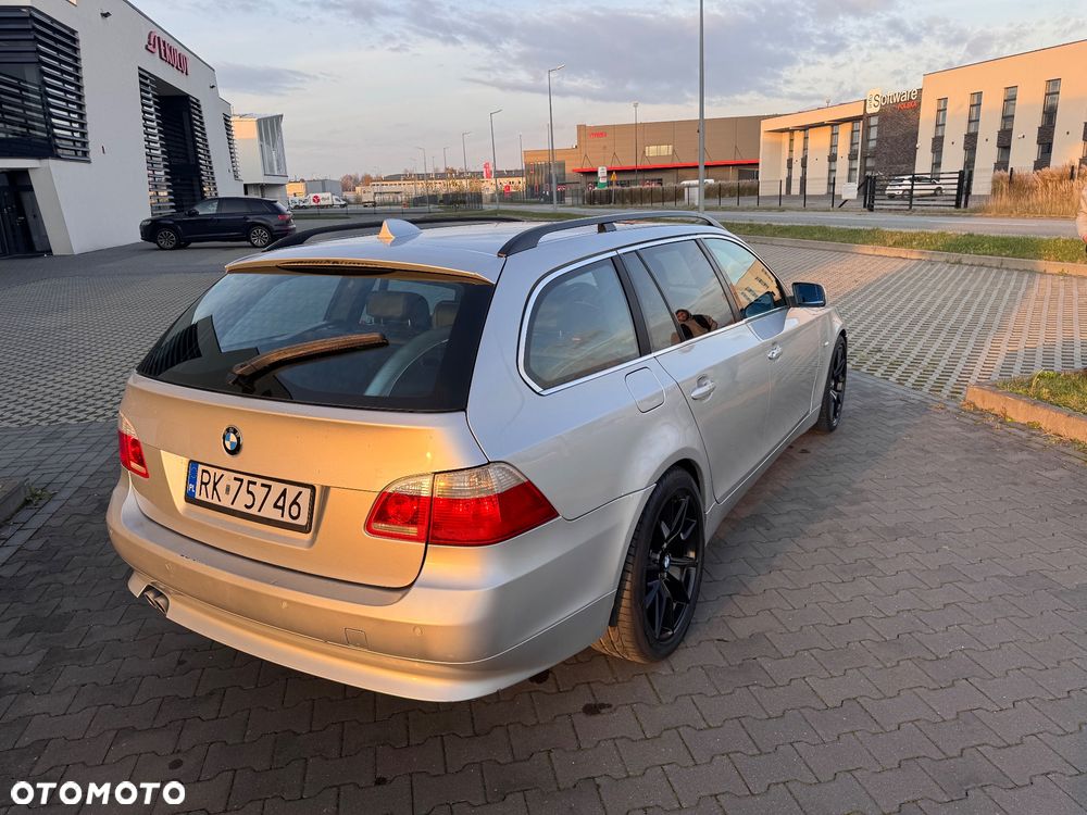 BMW Seria 5 525d Touring - 10