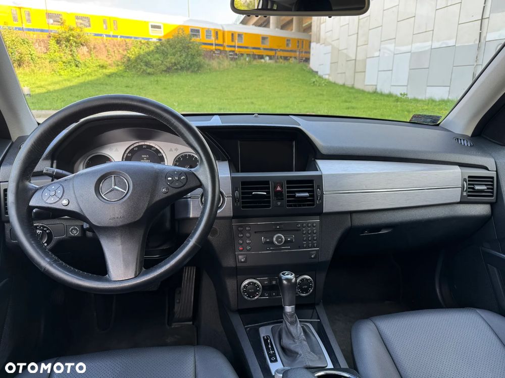 Mercedes-Benz GLK 350 4-Matic - 11