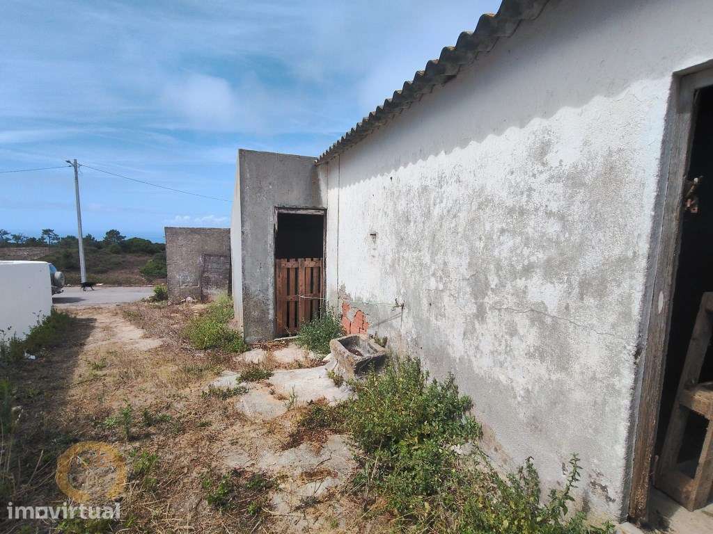 Ruína inserida em Terreno com 230m2 - Grande imagem: 4/7