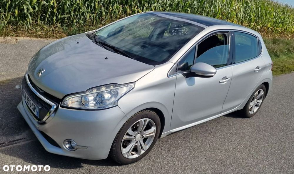 Peugeot 208 - 11