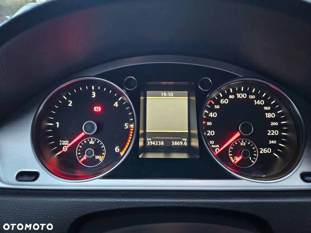 Volkswagen Passat 2.0 TDI Highline - 16