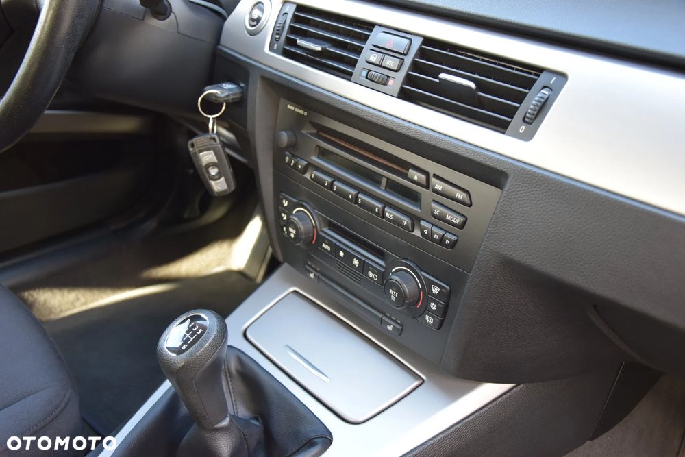BMW Seria 3 318i - 22