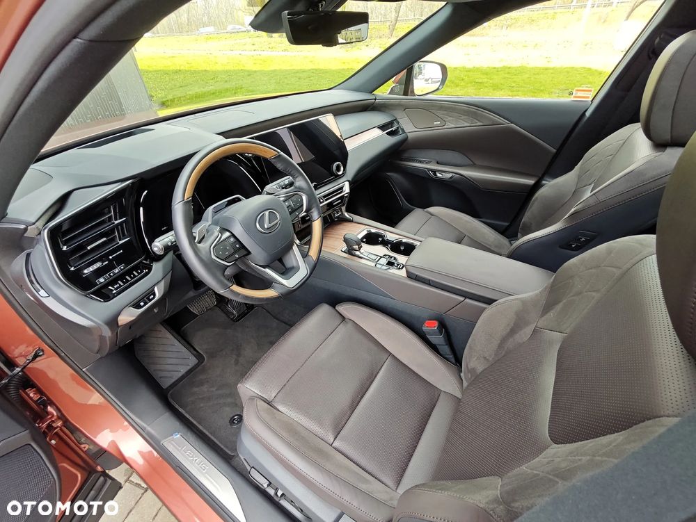 Lexus RX 450h+ Omotenashi - 3