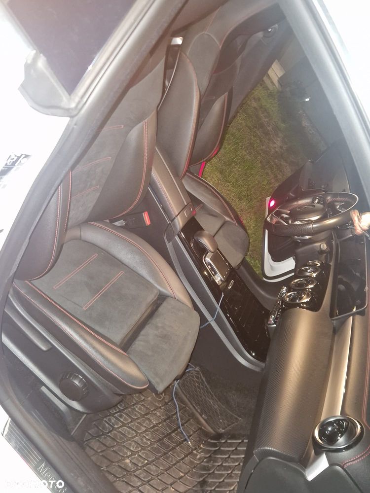 Mercedes-Benz CLA 220 4-Matic AMG Line 7G-DCT - 12
