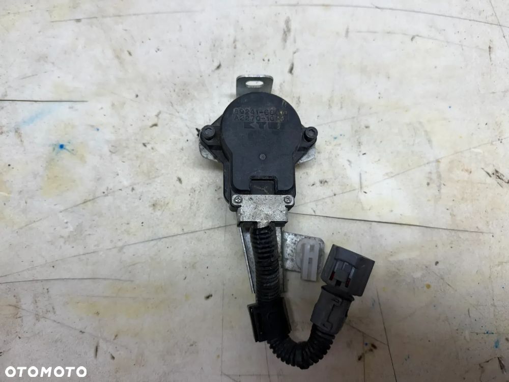 Czujnik poziomowania zawieszenia Toyota Land Cruiser 150 - oryginalny 89241 60010 - 1