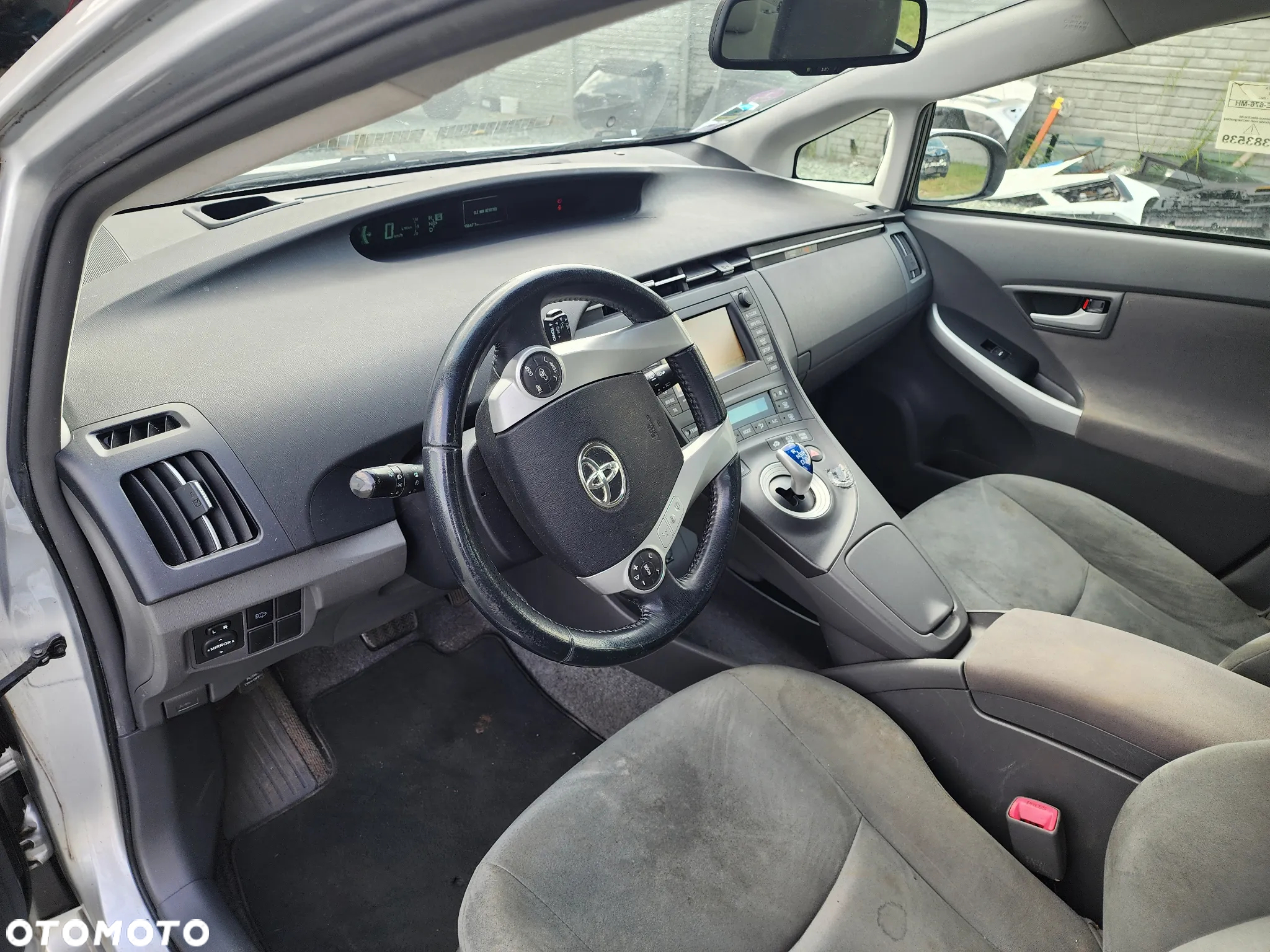 Toyota Prius (Hybrid) Executive - 10