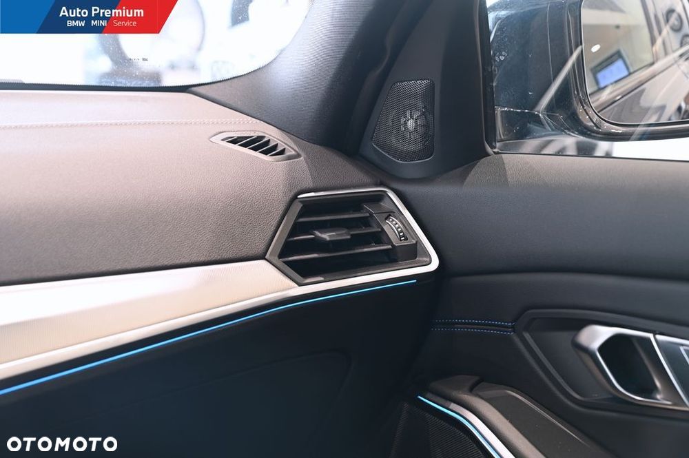 BMW Seria 3 320d xDrive mHEV - 18