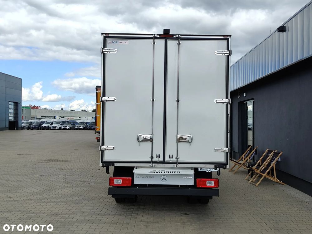 Mercedes-Benz Sprinter - 5