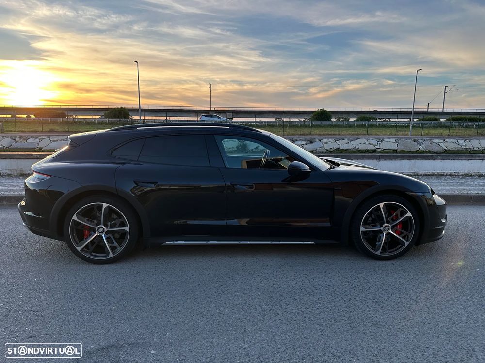 Porsche Taycan Cross Turismo 4S - 39