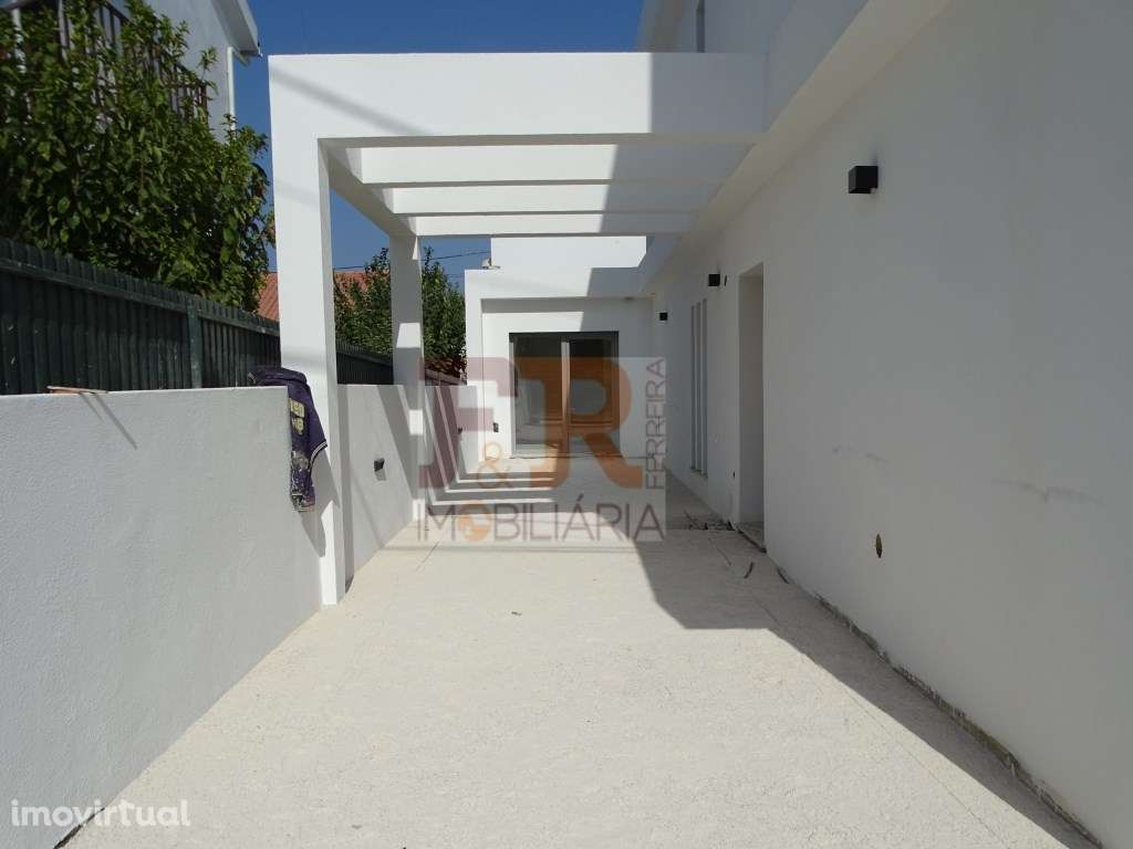 Moradia Geminada Duplex T2+1 com Pérgula Fernão Ferro - Grande imagem: 2/38
