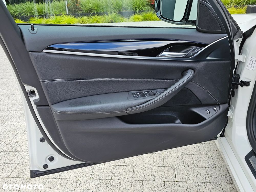 BMW Seria 5 530e iPerformance M Sport sport - 16