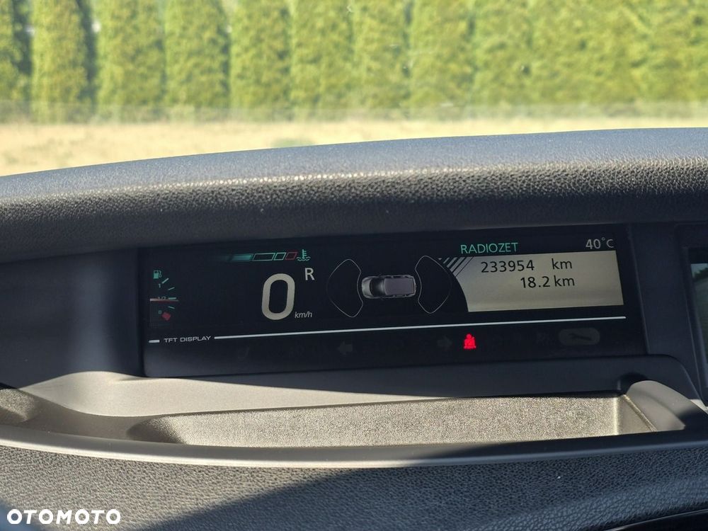 Renault Grand Scenic - 34