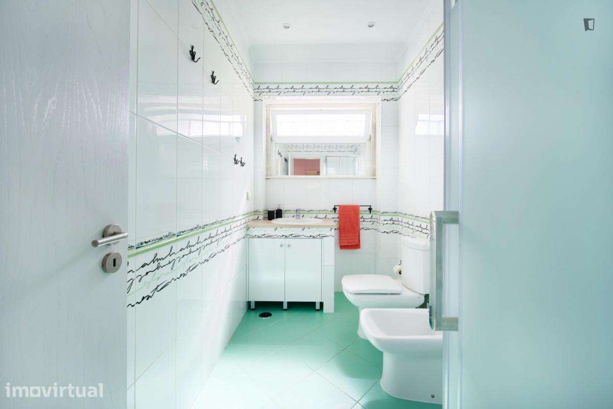 Quarto - localizado em Benfica Lisbon - Grande imagem: 3/33