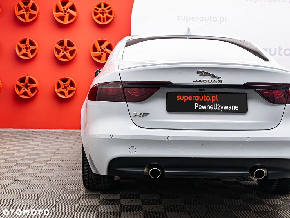 Jaguar XF 2.0 i4D AWD R-Sport - 30