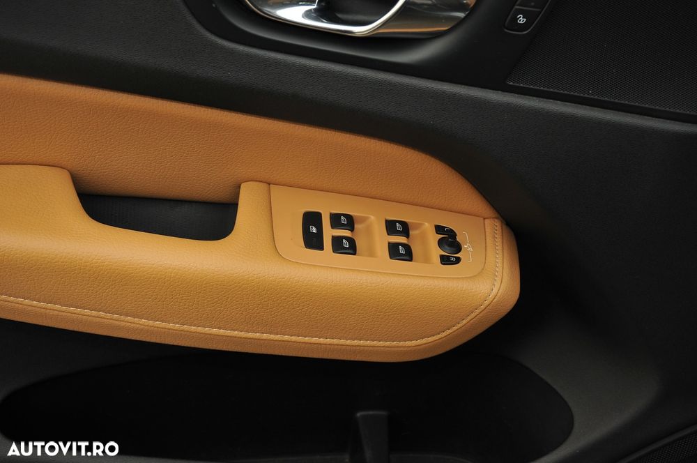Volvo XC 60 D4 AWD Geartronic Momentum - 20