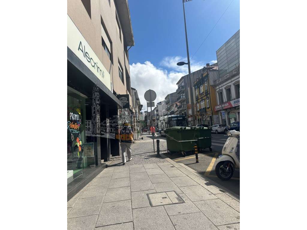Vende-se Loja Centro de Vila Nova de Gaia - Grande imagem: 3/20