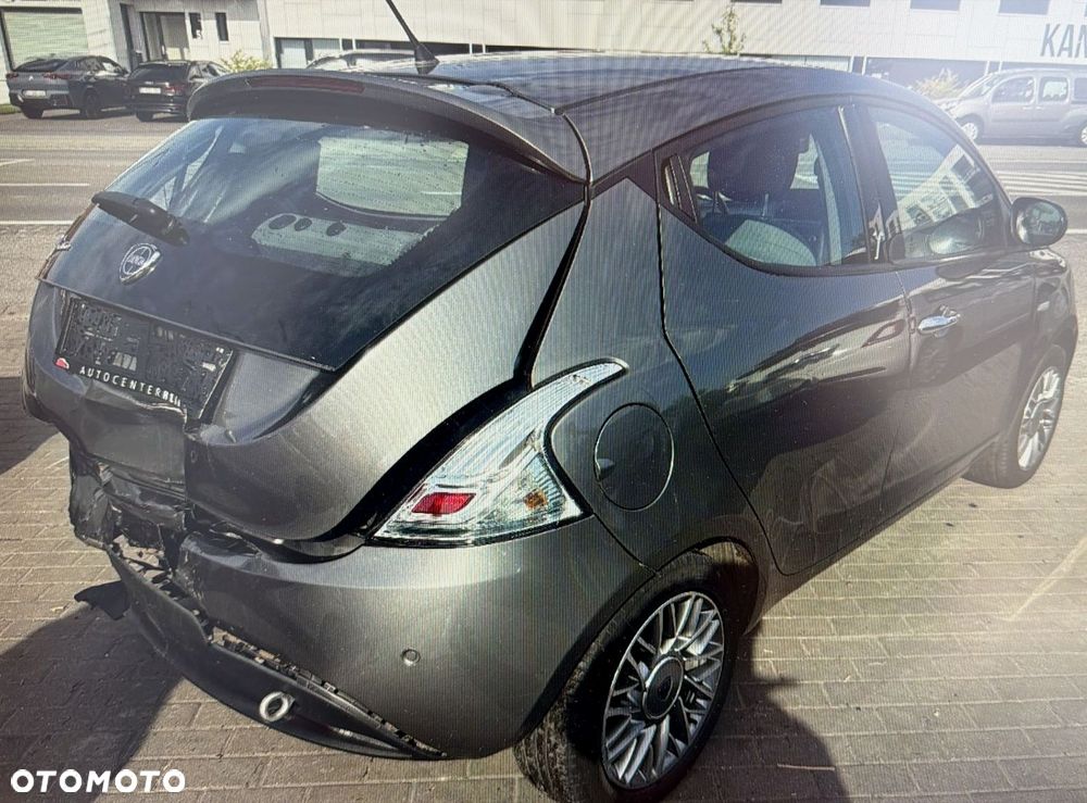 Lancia Ypsilon 1.2 8V Gold - 4