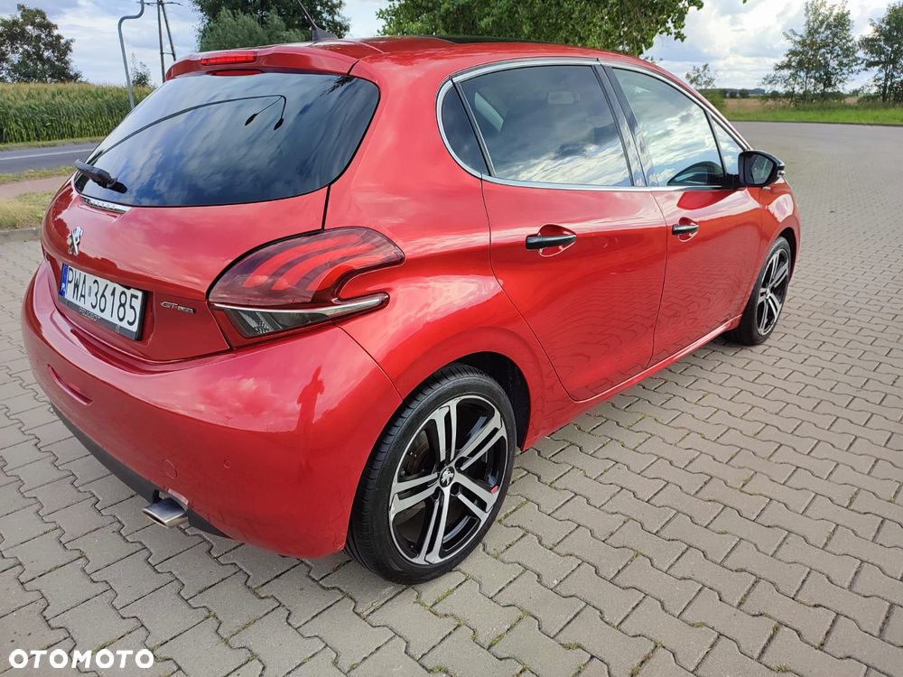 Peugeot 208 - 8