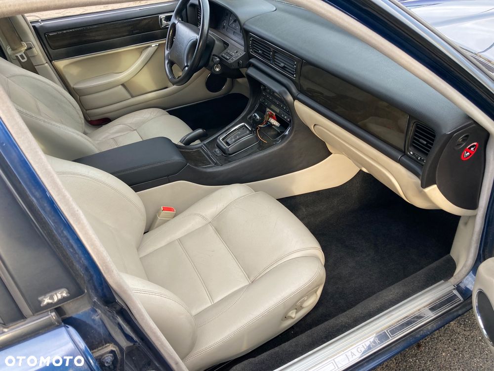 Jaguar XJR 4.0 - 12