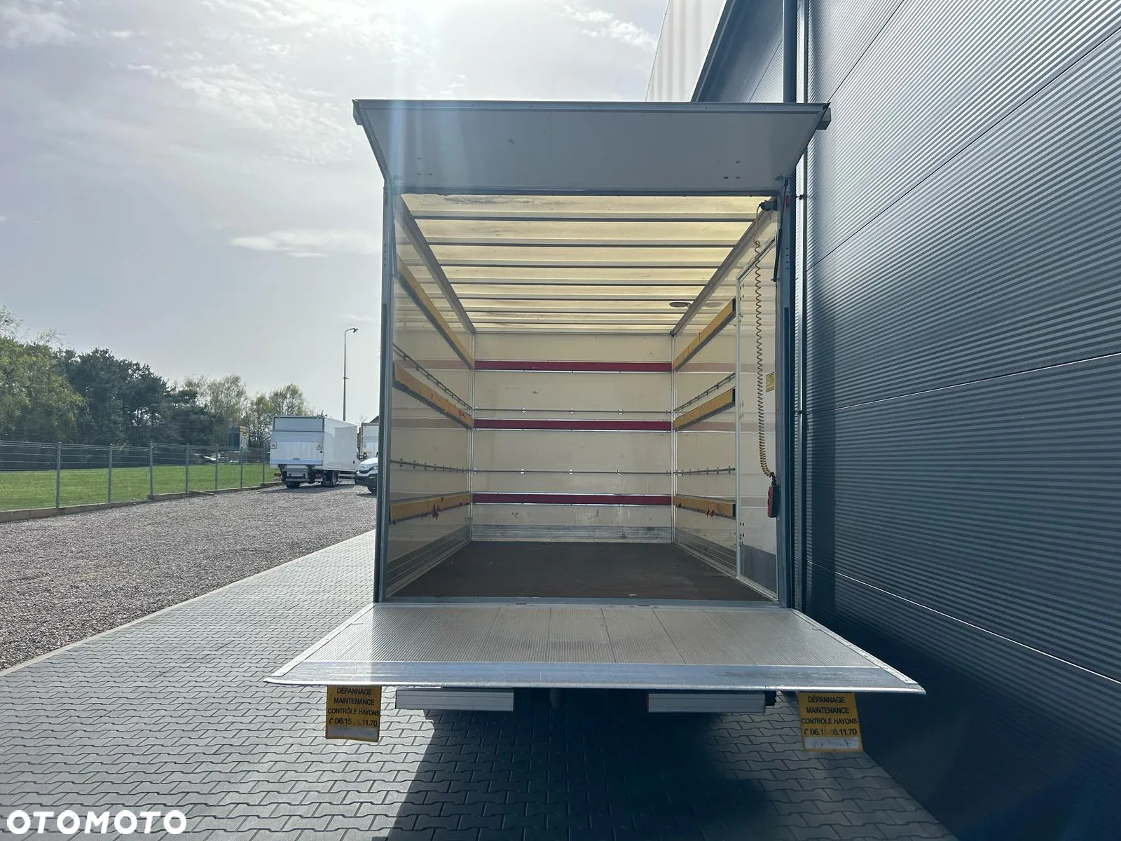 Iveco Daily 35C18 40C18 3.0 HPI Hi-Matic Kontener 8 palet + winda 750kg + drzwi boczne **Climatronic**Sprowadzony**2019R** - 7