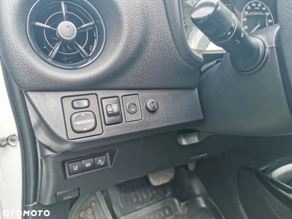 Toyota Yaris Hybrid 100 Selection - 28