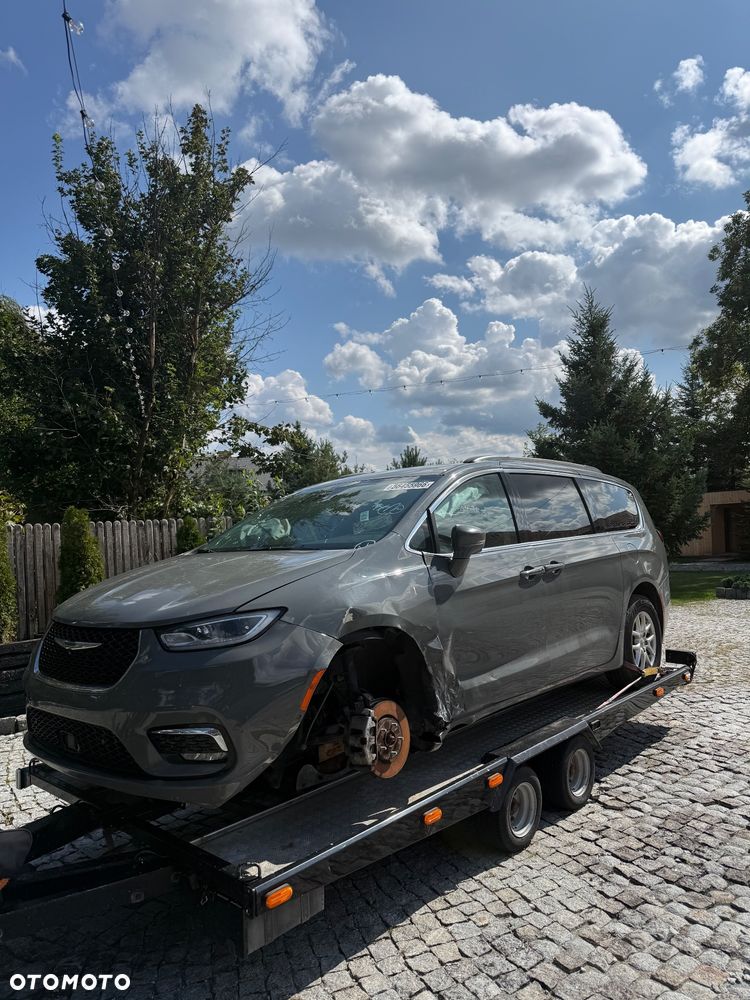 Chrysler Pacifica - 4