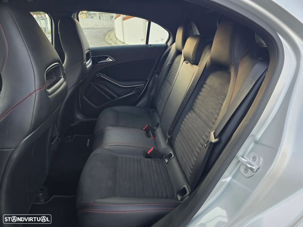 Mercedes-Benz A 180 AMG Line - 5