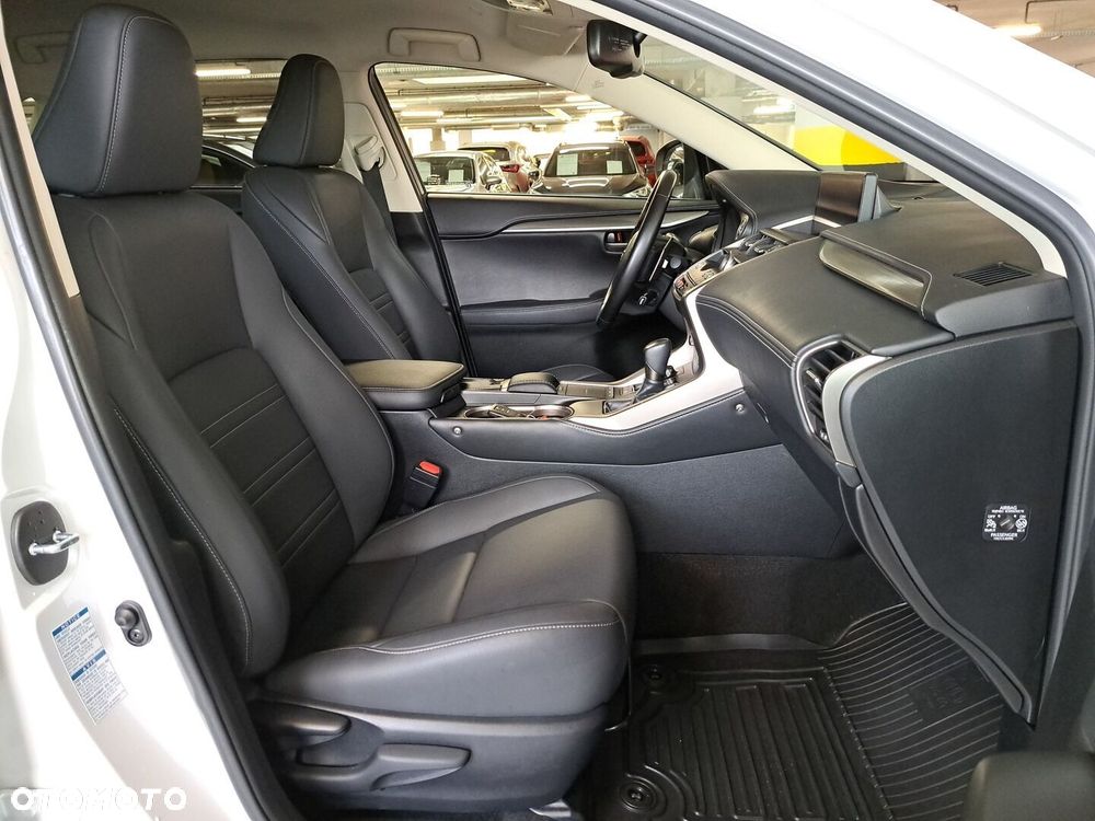Lexus NX 300h F Impression AWD - 12