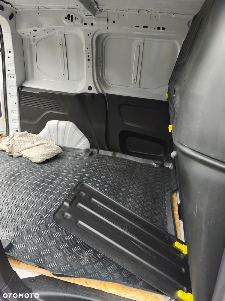 Peugeot Partner - 11