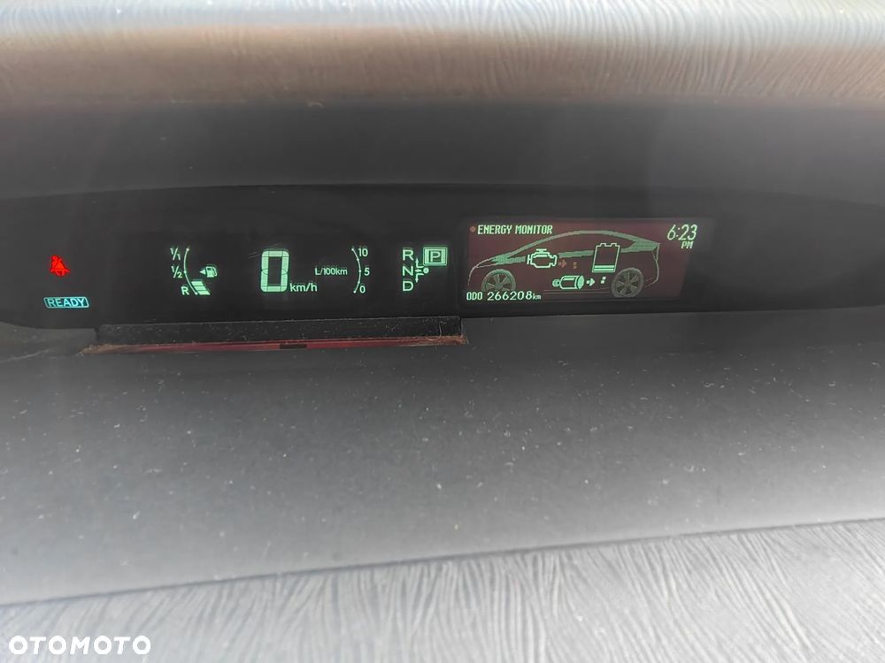 Toyota Prius 1.8 HSD Prestige - 10