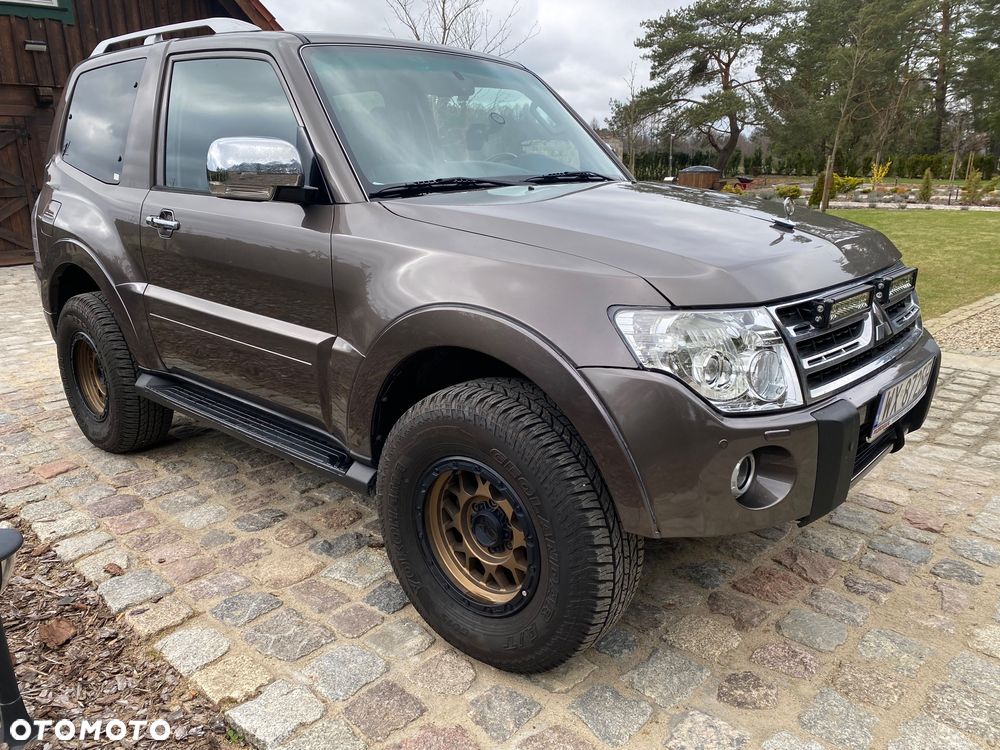 Mitsubishi Pajero - 2
